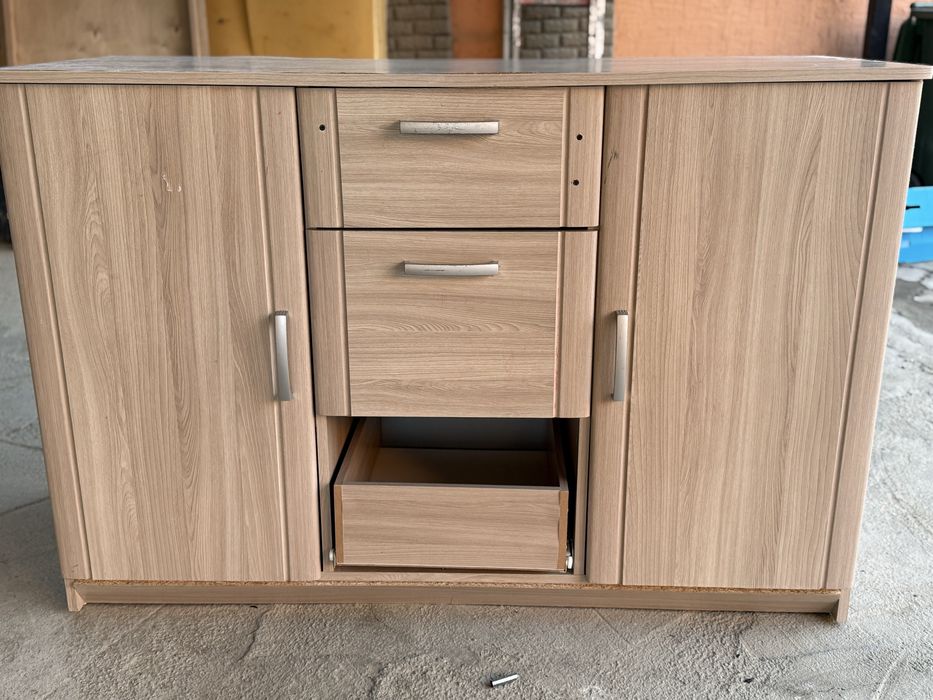 Тумба шкаф продам. В хорошем состоянии.