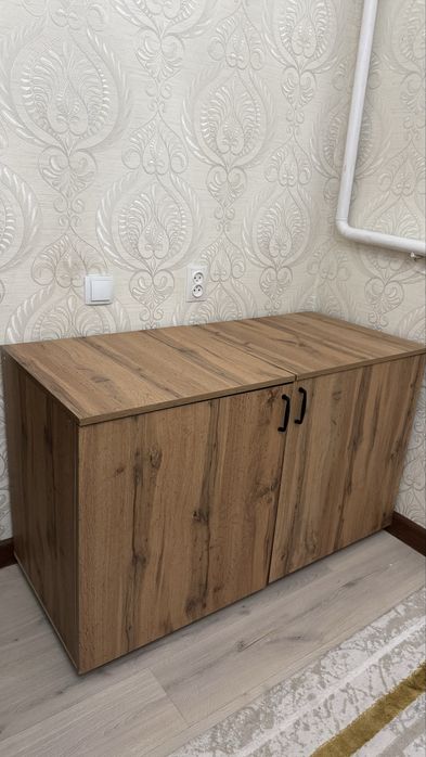 Тумба 2-х дверная,с полками.почти новая, в хорошем состоянии