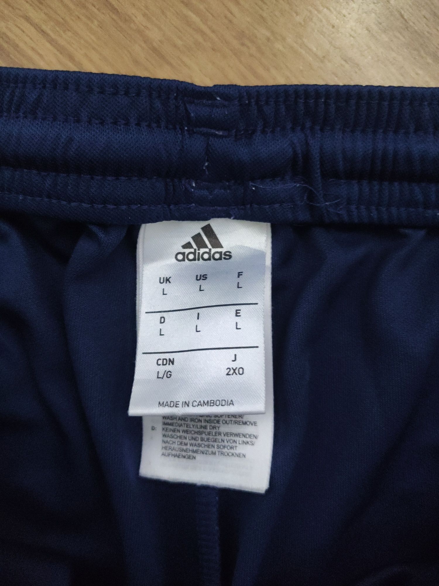 Pantaloni scurți Adidas mărimea L