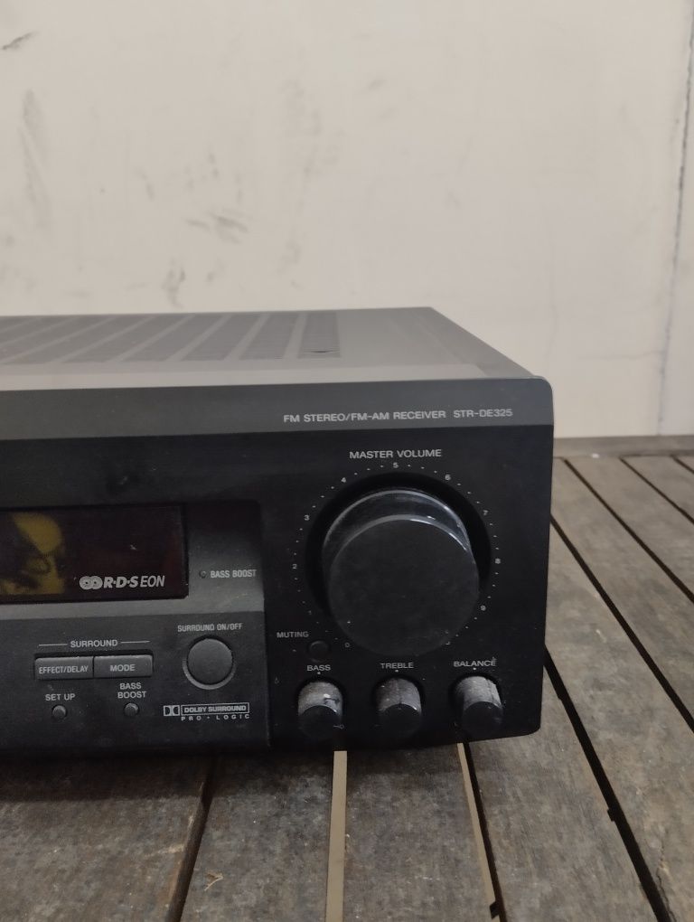 Продавам усилвател sony de 325