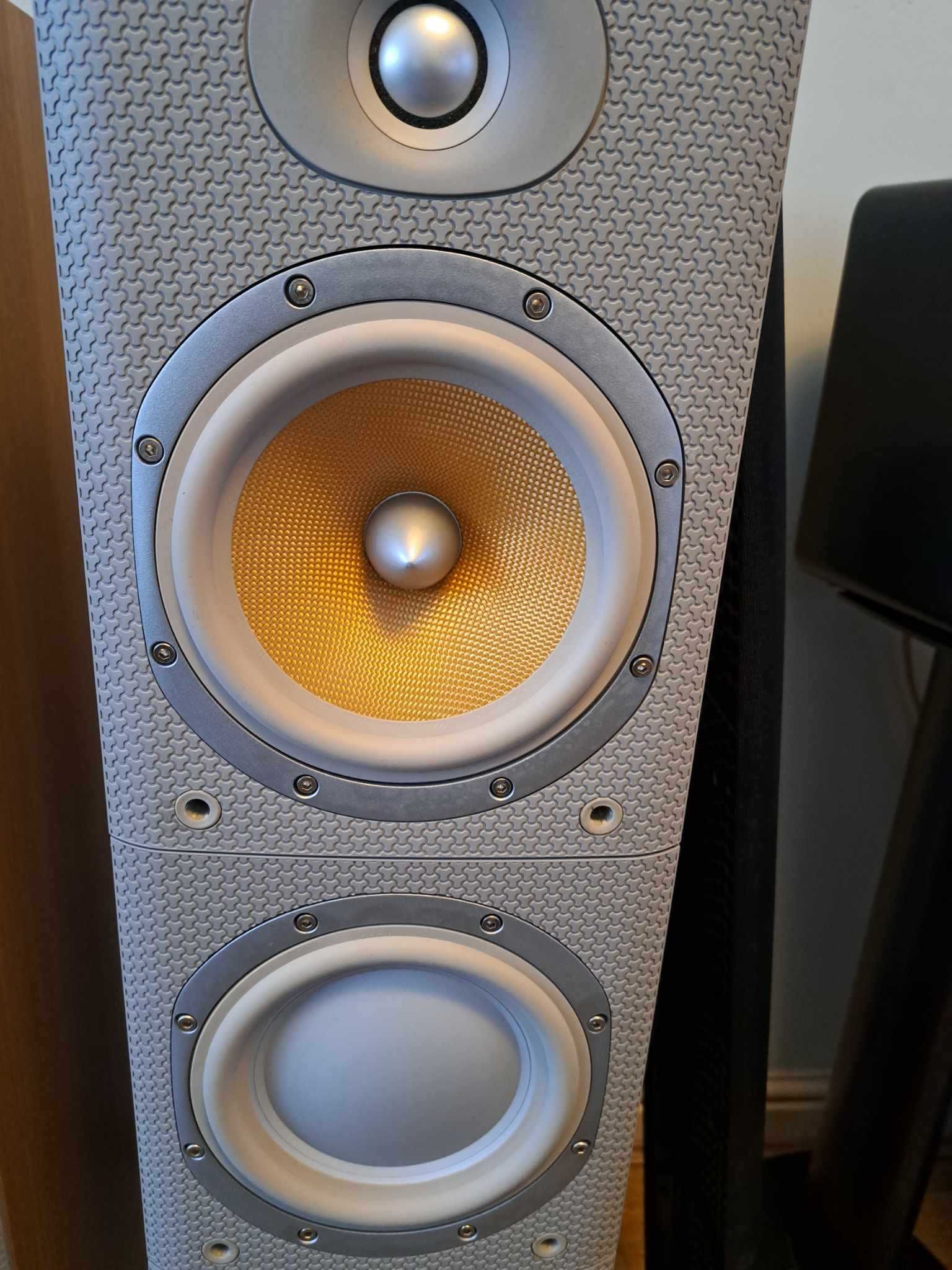 Bowers and Wilkins 5.0 home theaters