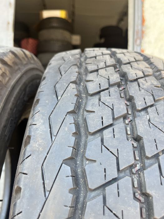 2 бр. гуми за бус 215/70/15C Brigdestone DOT 0718 9 mm