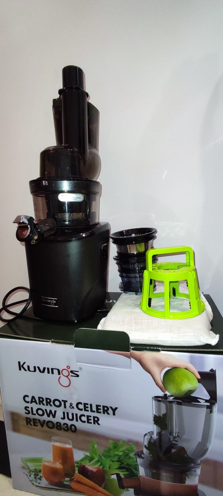 Kuvings Revo 830 slow juicer