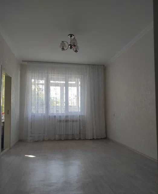 2-комнатная квартира на Максима Горького, вдоль дороги, после ремонта