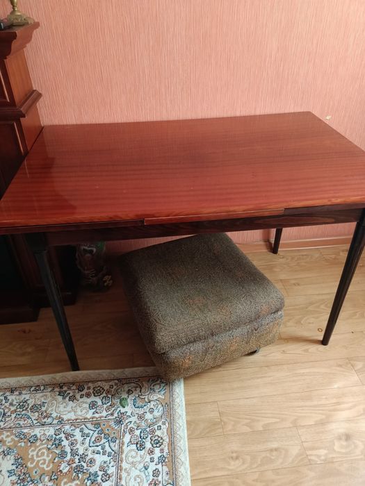 Продам обеденный раздвижной стол , обувница с Зе