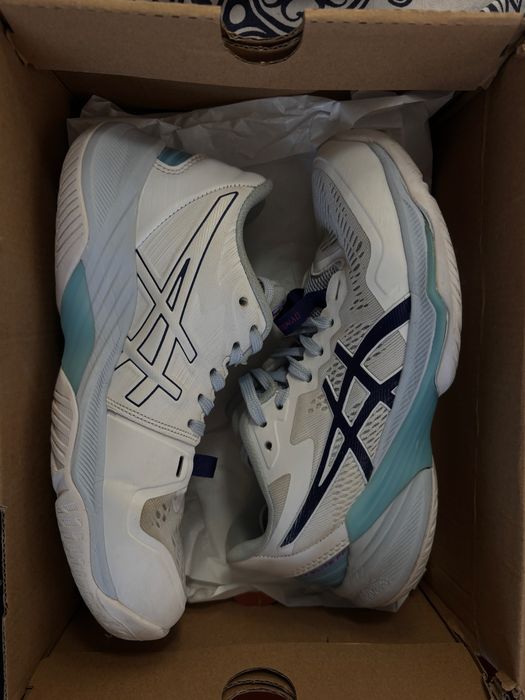 Кроссовки asics для волейбола
