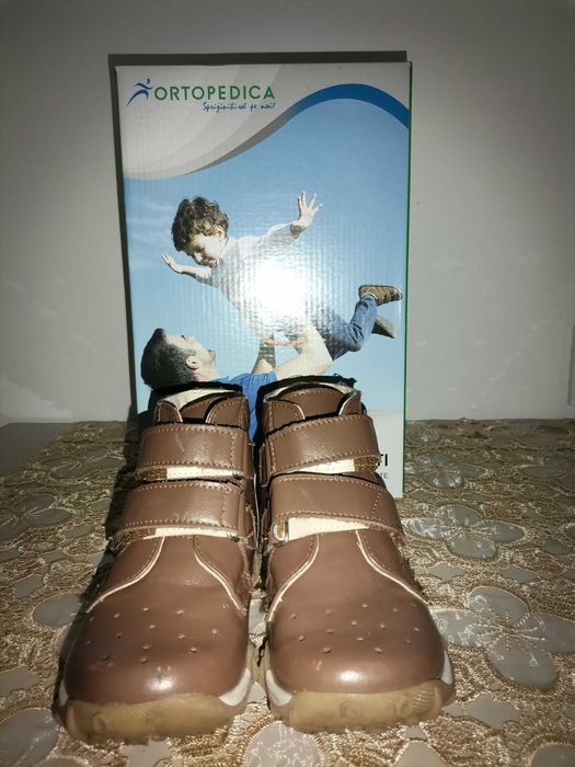 Ghetute ortopedice tip Abby din piele naturala