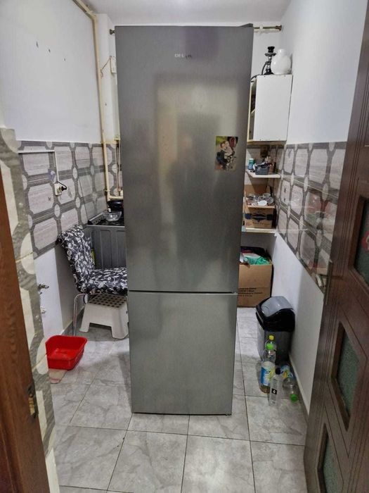 De vânzare frigider cu probleme. Îngheață greu