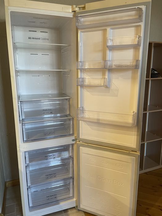 Холодильник SAMSUNG