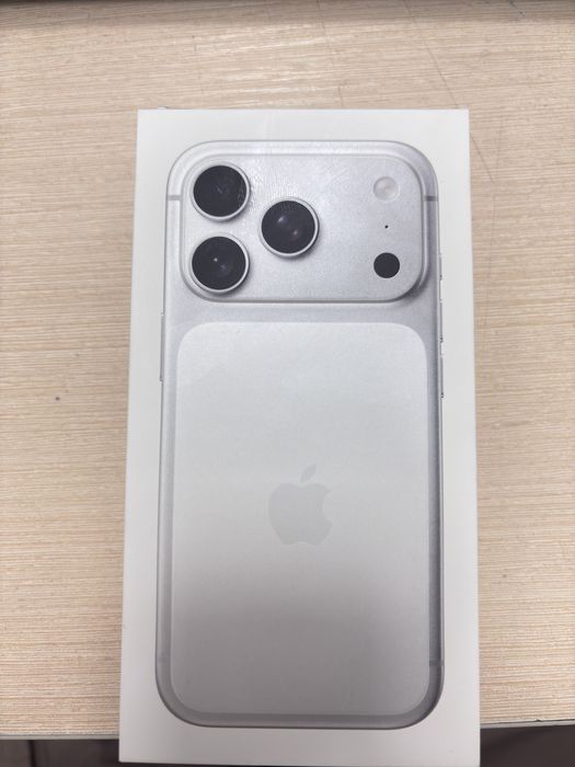17 pro 256GB silver