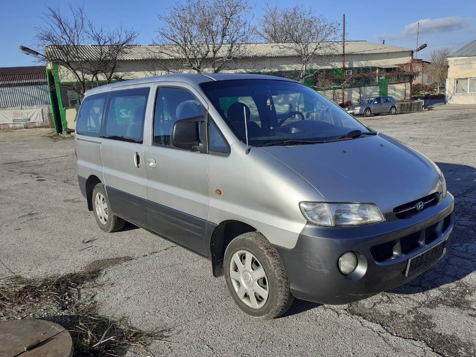 Hyundai H-1 на части