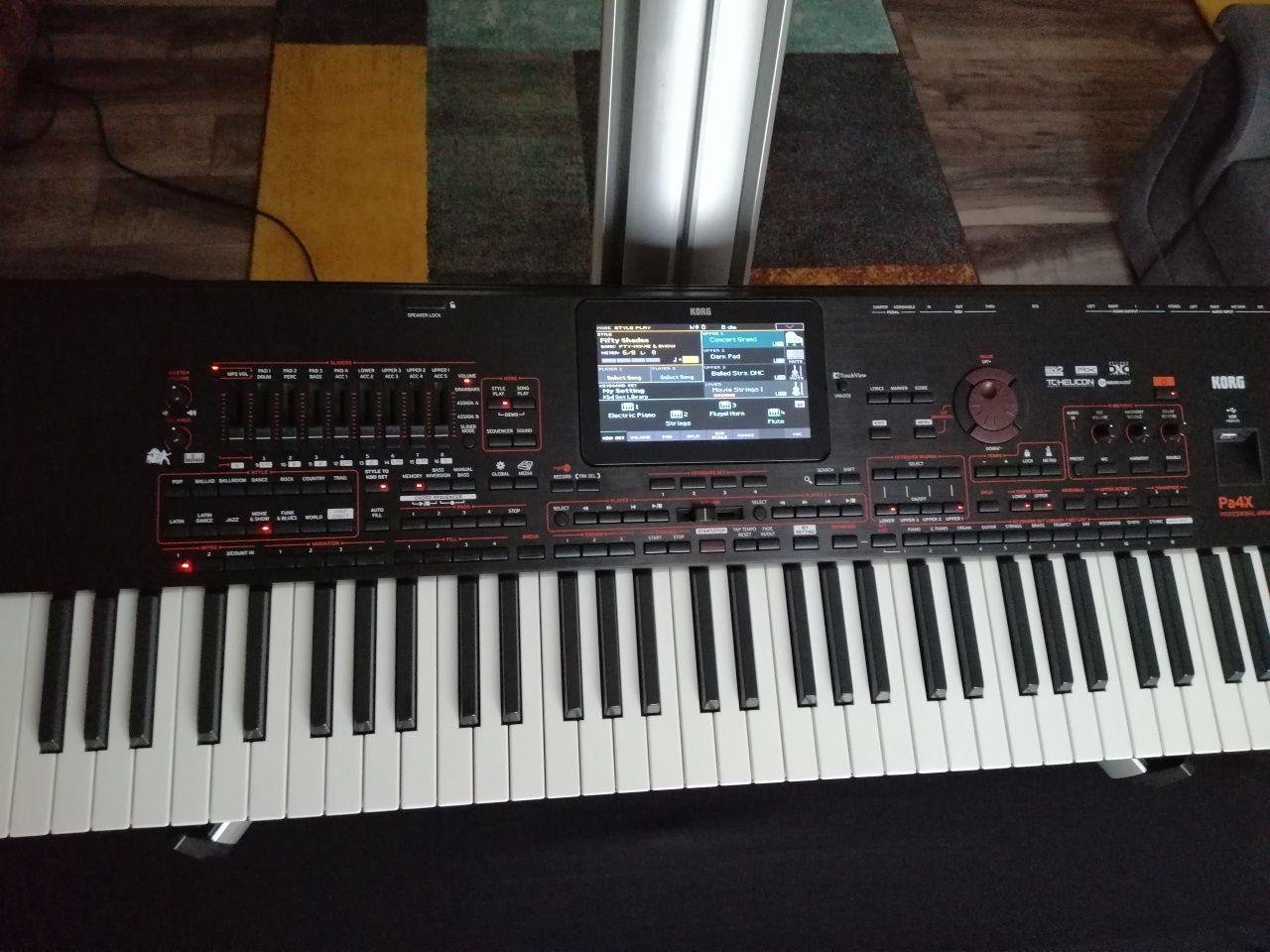 Korg pa4x internațional 76