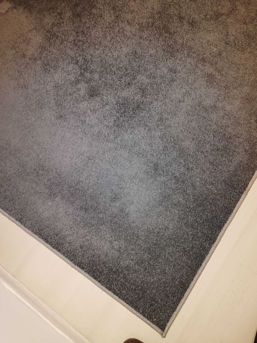 Обкантен сив мокетен килим 260х220