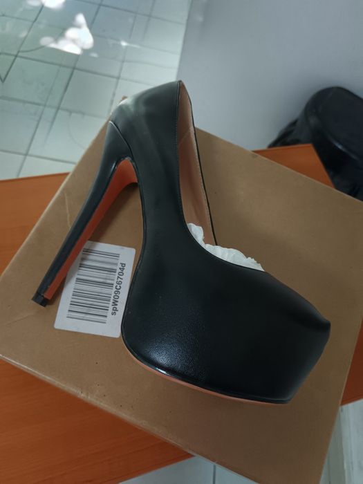 Vind pantofi dama negri noi