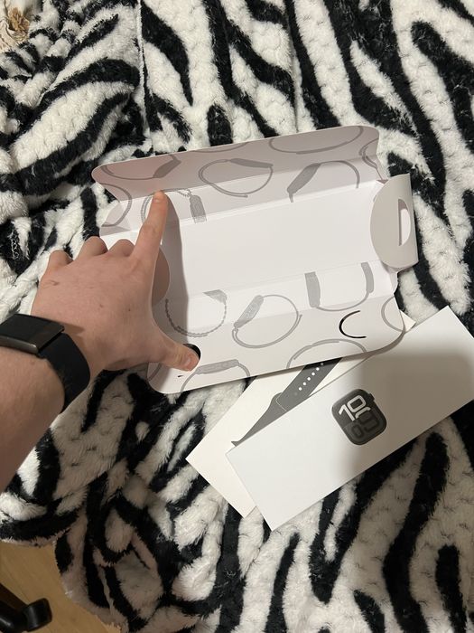 Apple Watch S10 (1;1)  ! Вижте Описанието!  (Последни бройки )