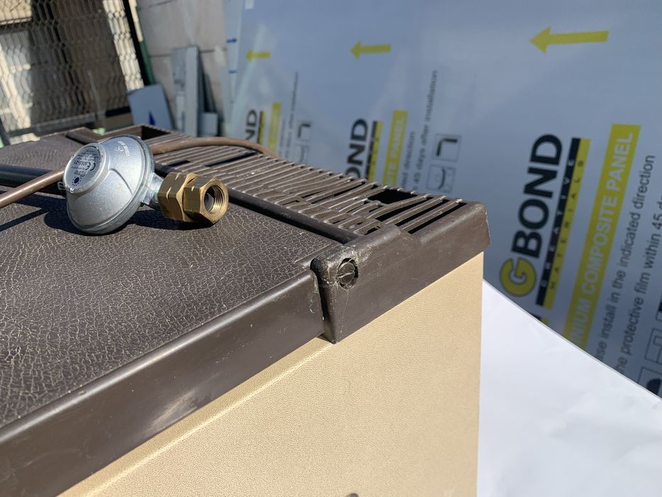 Продавам хладилник на ток 220v, 12v, газ 40 л Electrlux