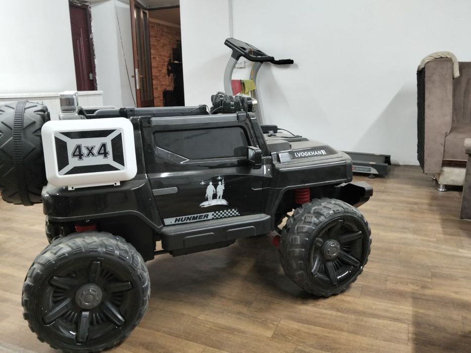 Продаётся детский электромобиль