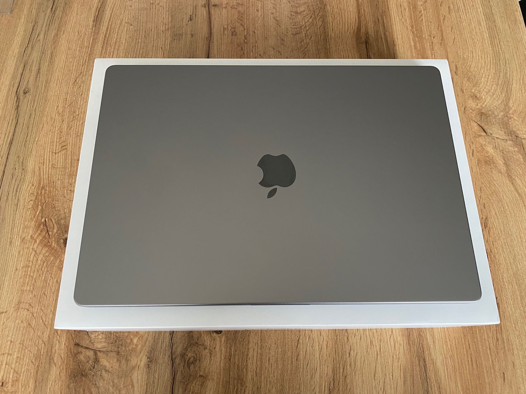MacBook Pro 16" M1 MAX 10-Core CPU, 32-Core GPU, 32GB RAM, 1TB SSD