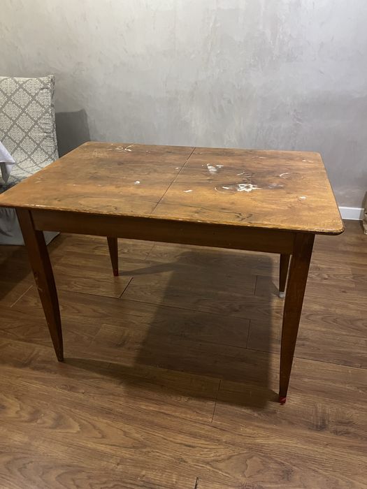 Стол из натурального дерева