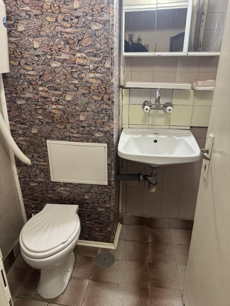 Продава се Двустаен апартамент в Разград, Център - 52 кв.м за 1241 €/кв.м - Снимка #6