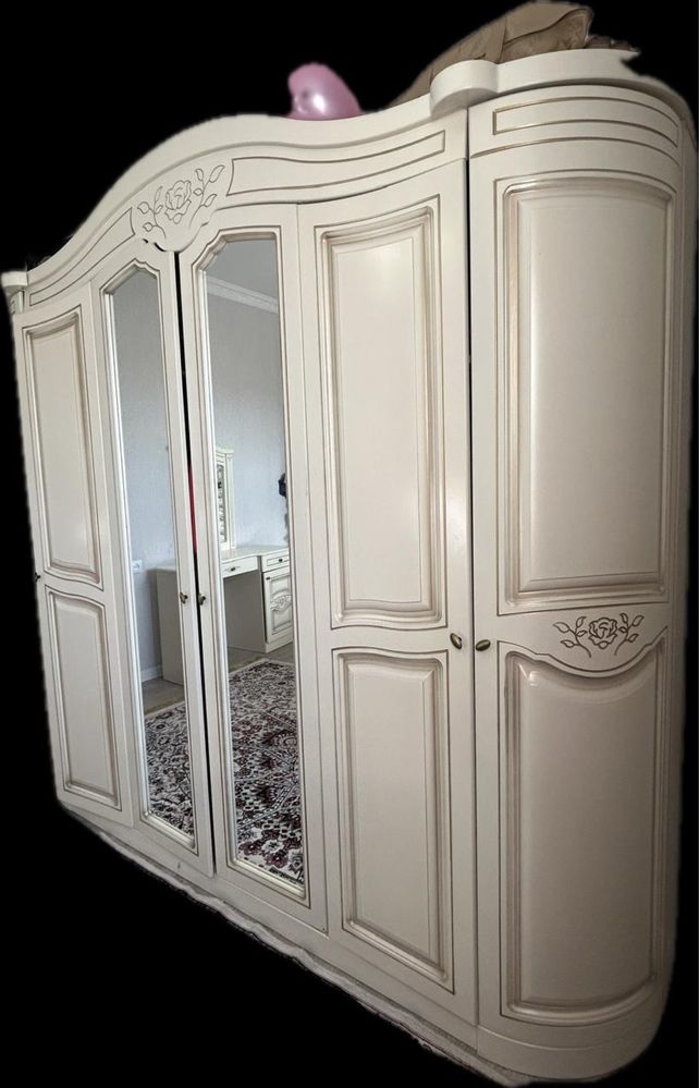 Продается спальный гарнитур