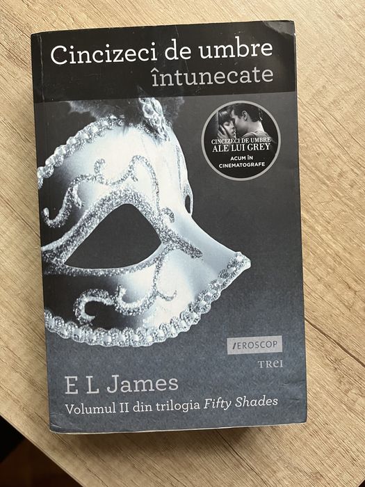 Cartea cincizeci de umbre întunecate