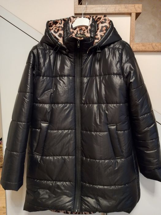 Geacă cu fermoar și glugă