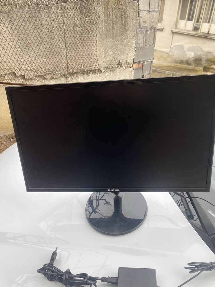 Монитор Samsung LC24F390FHUXEN