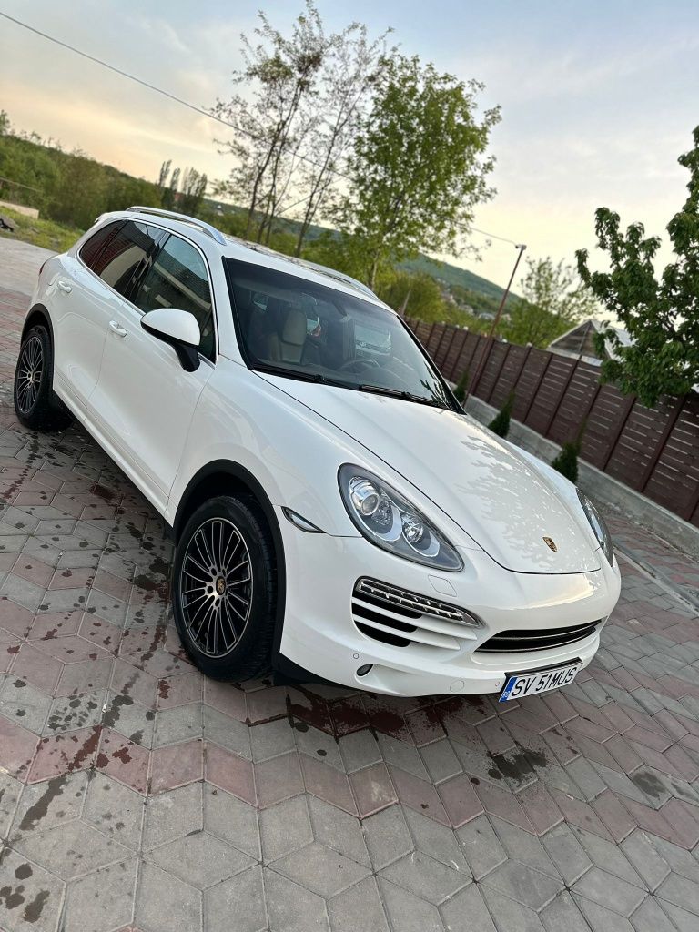 Vand Porsche Cayenne, An 2011, Motor 3.0 diesel, 240 cp, euro5