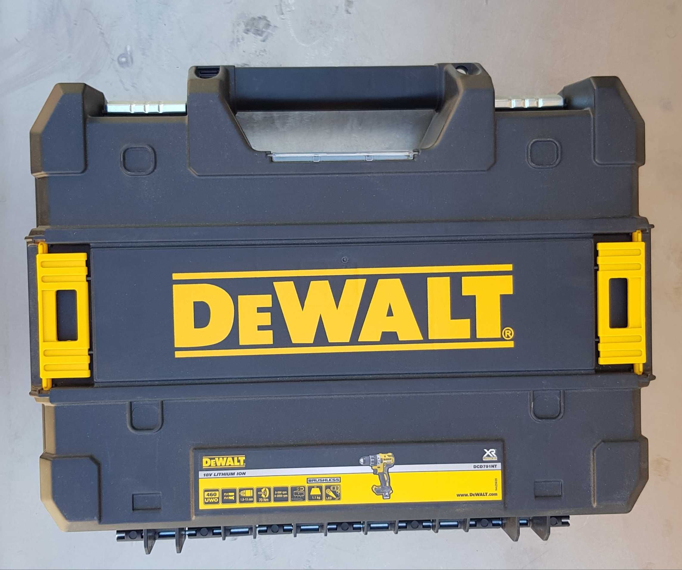 Продам чемодан Dewalt, от шуруповерта 791,новый.Цена 15000 тенге.
