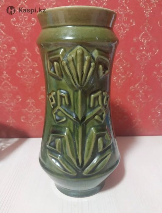 Продам керамическую вазу