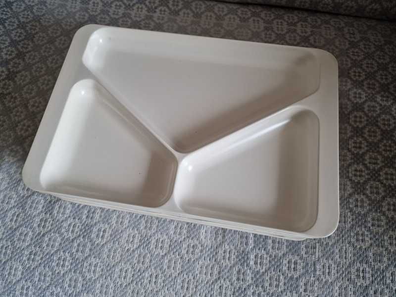 Комплект 6 бр. таблички за храна с три отделения от Германия