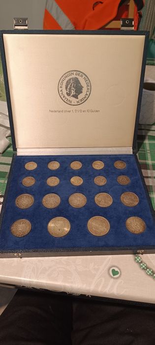 Продавам сребърни монети цялата колекция