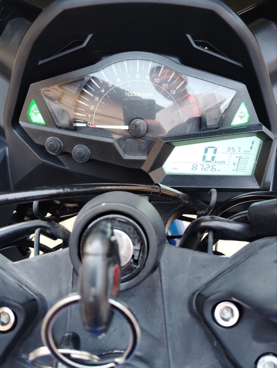 Yamaha r3 ideal holatda