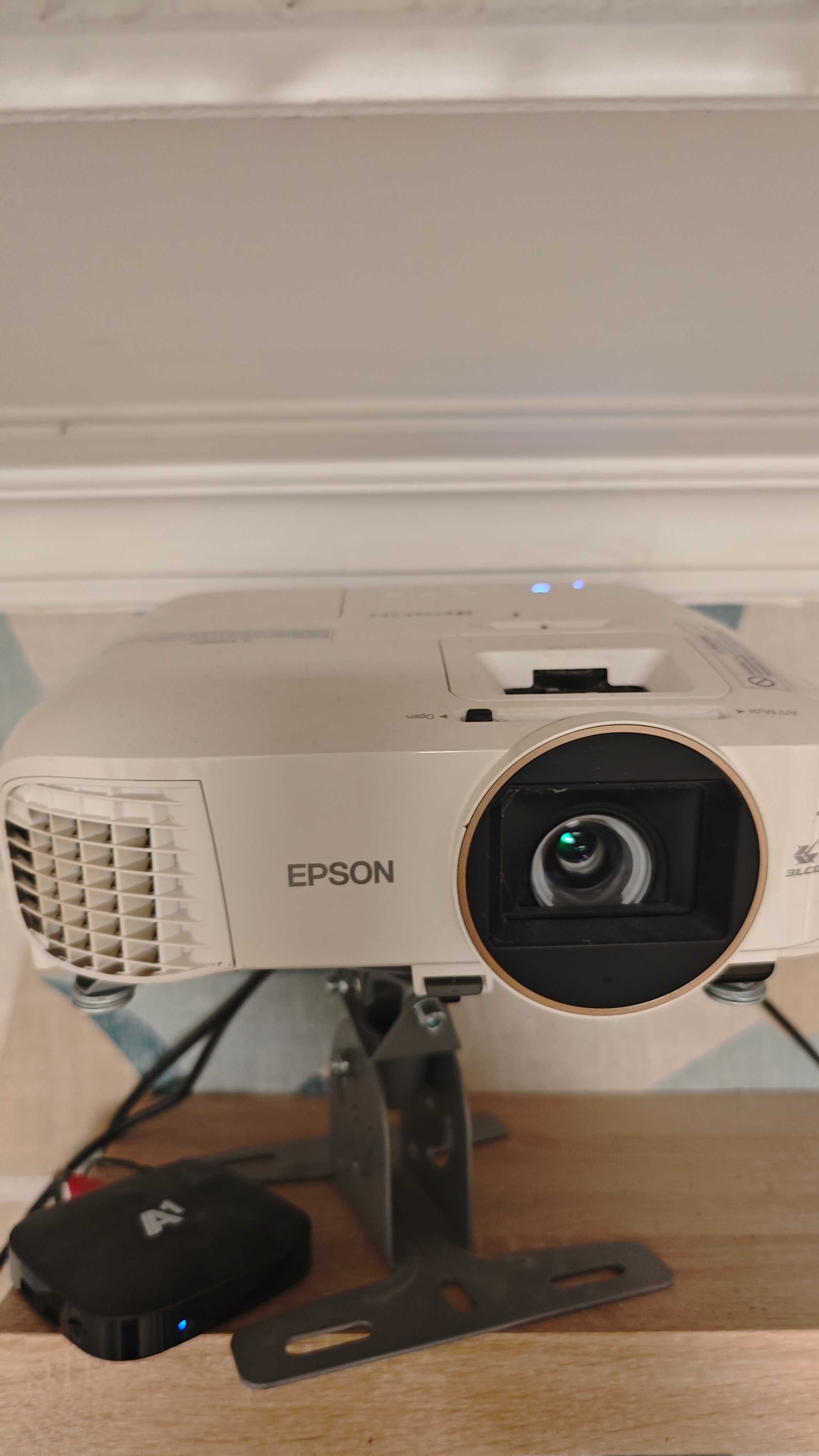 Epson projector TW750