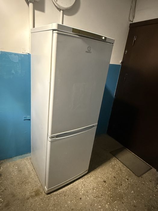 Холодильник рабочий (Индезит)