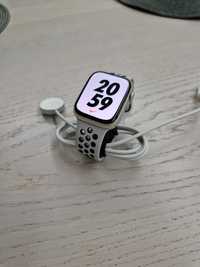 Vând Apple watch 7  45mm Nike edition