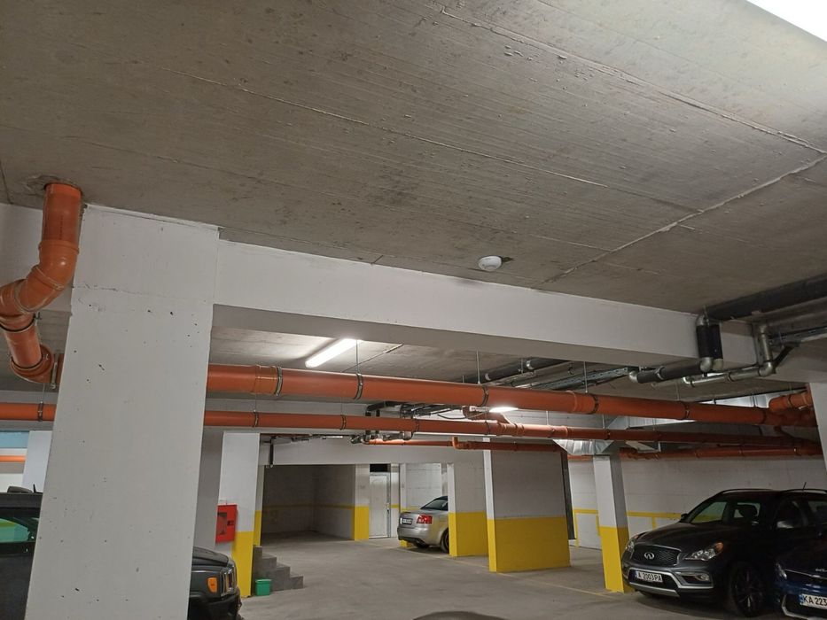 Паркомясто под наем