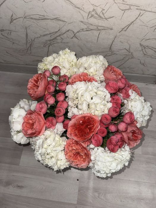 Свежие Цветы в Корзине!