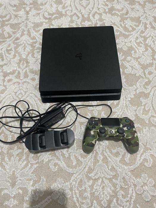 Продаю ps4 slim 1 тб(861гб), джойстик ,станция зарядка