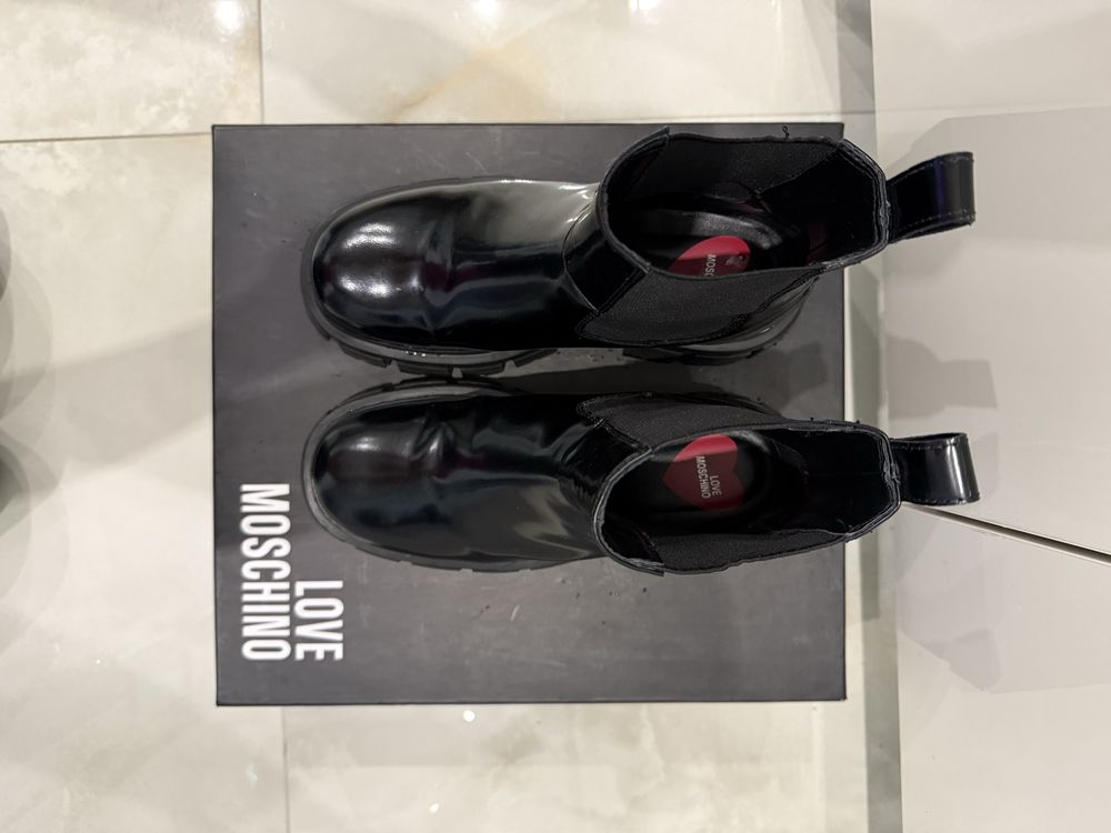 Боти Love Moschino