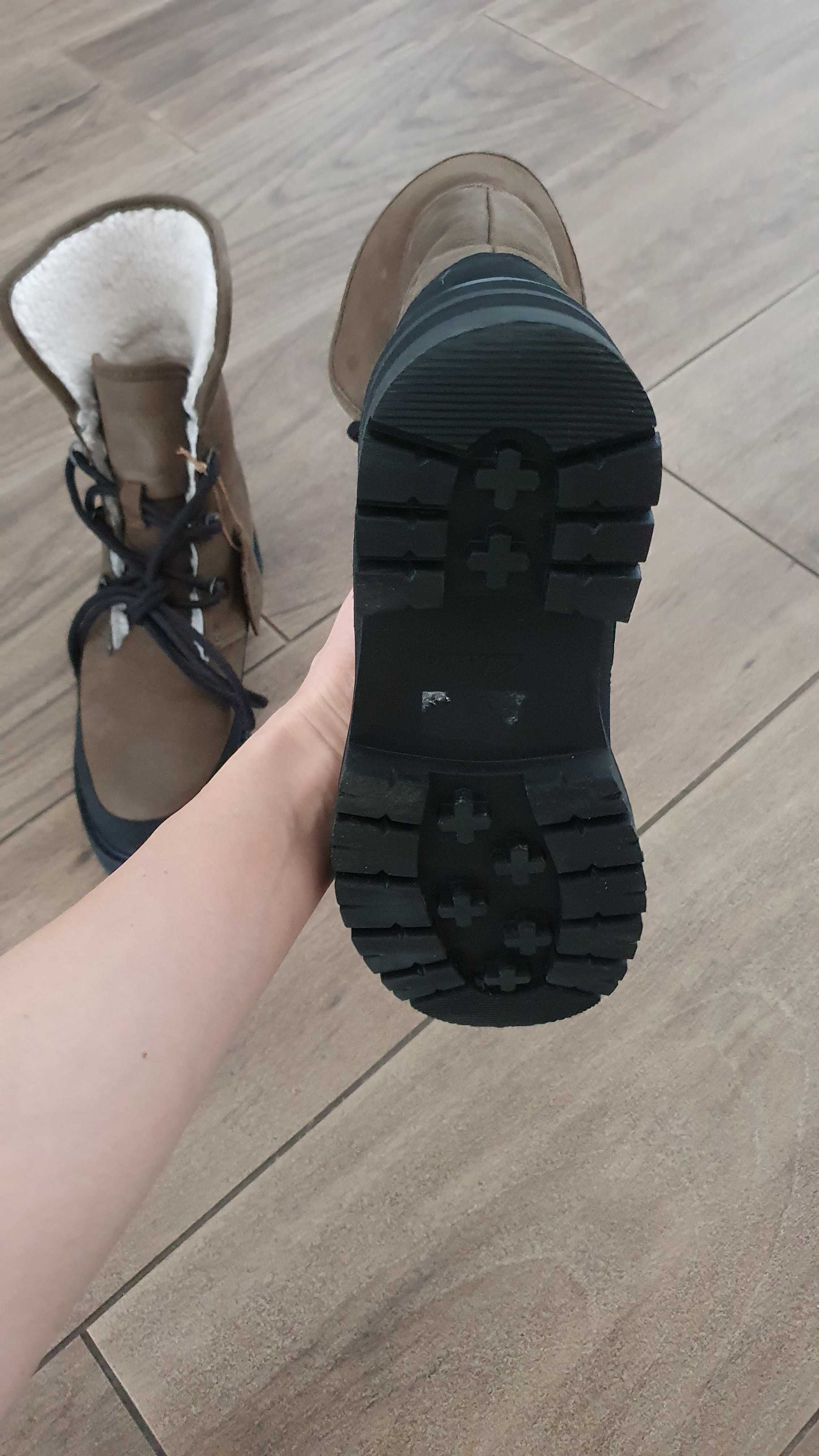 Ghete Clarks din piele imblanite 37