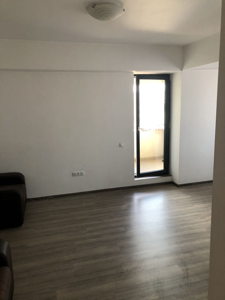 Inchiriez apartament 2 camere Bd Moinesti