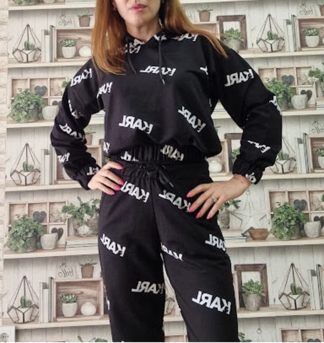 Продавам нов дамски памучен екип с бродирано лого -размер-М/Л