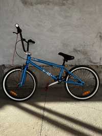 Продается велосипед(валасапт)BMX