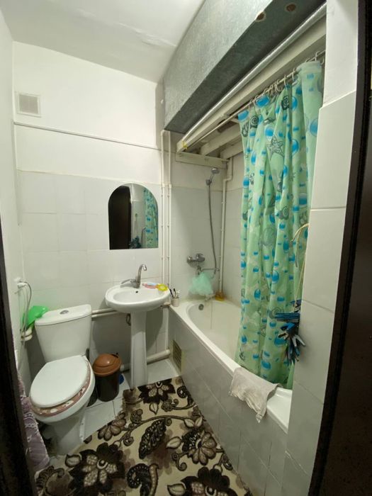 Маклерсиз срочно шахар марказида 2 хонали 1 этажда евро ремонт уй соти