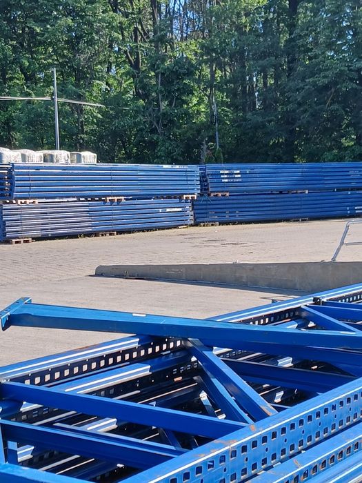 Avem rafturi metalice de vânzare