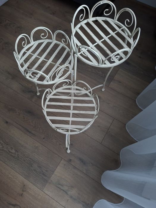 Здравейте продавам чисто нови цветарници!!