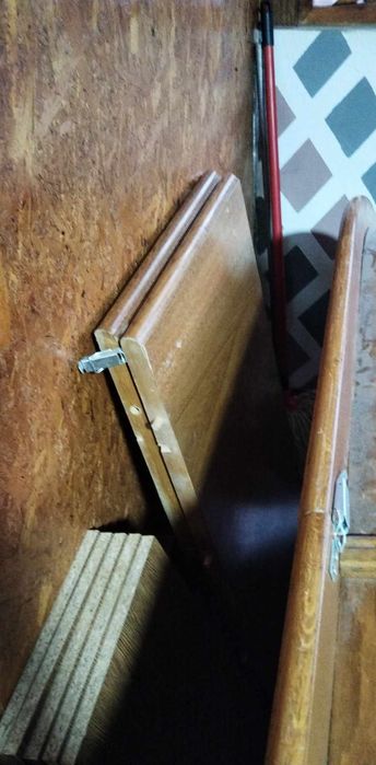 Mobila de vânzare plus o masa mare de 10 persoane calitate foarte bună