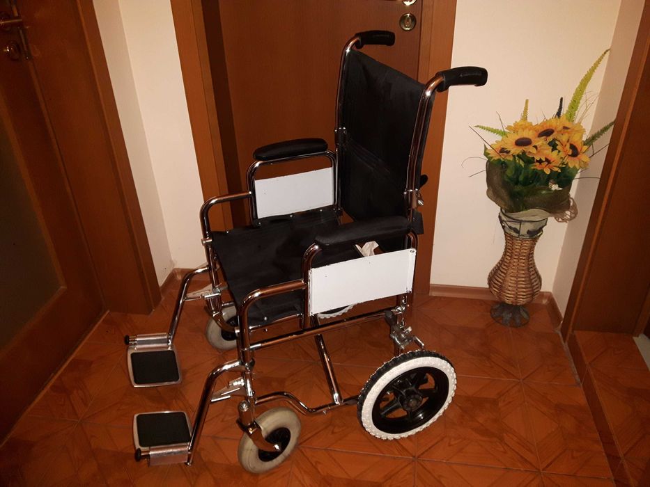 Инвалидна количка с помпащи задни гуми